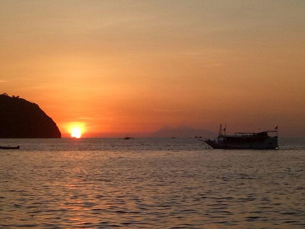 Bajo Sunset Hostel Labuan Bajo Buitenkant foto